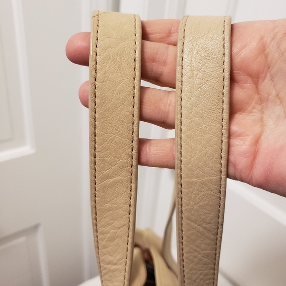 B. Makowsky Light Beige Leather Shoulder Bag, Classic Business Casual - Picture 4 of 12